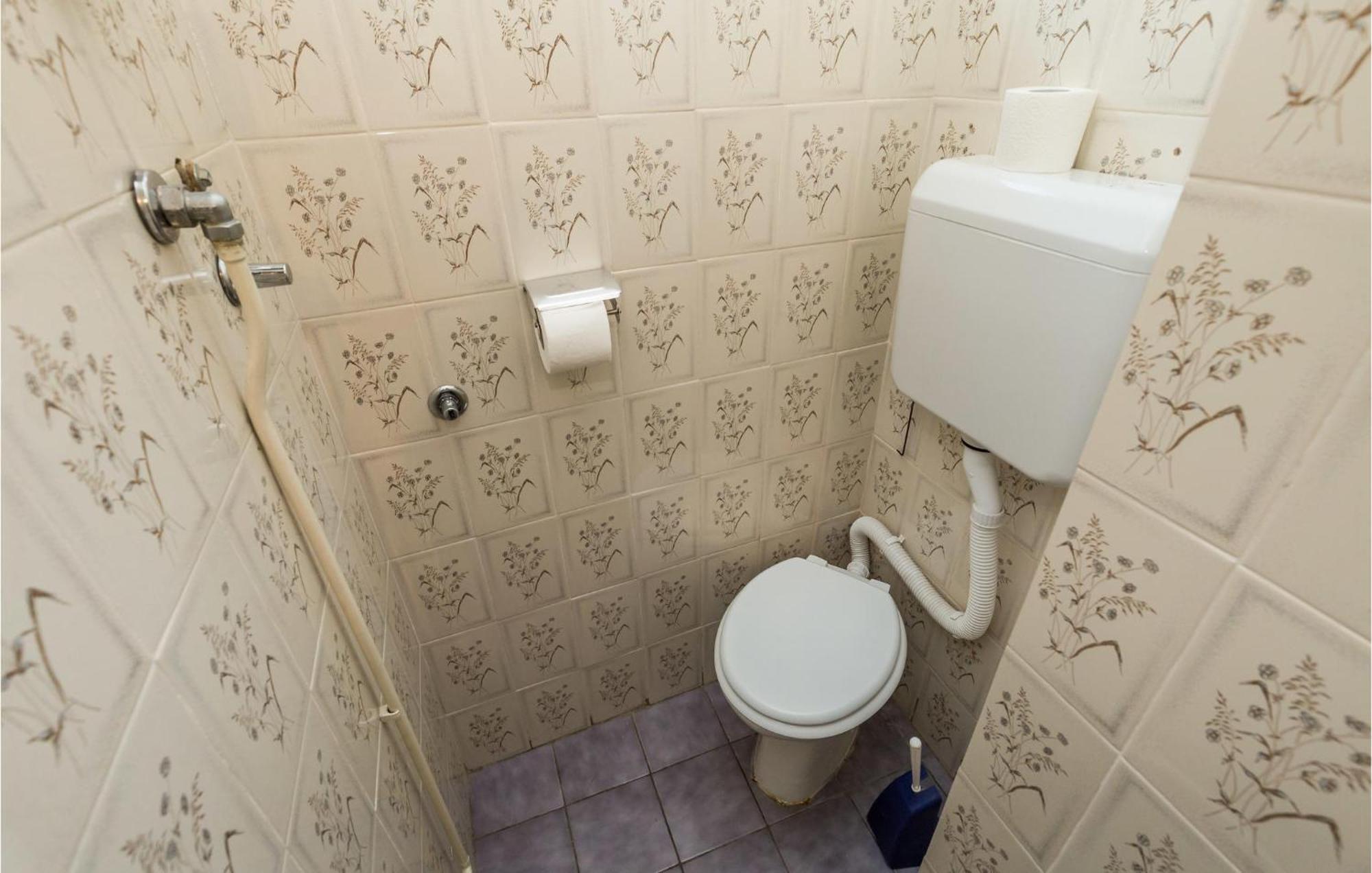 4 Bedroom Awesome Apartment In Sveti Juraj Esterno foto