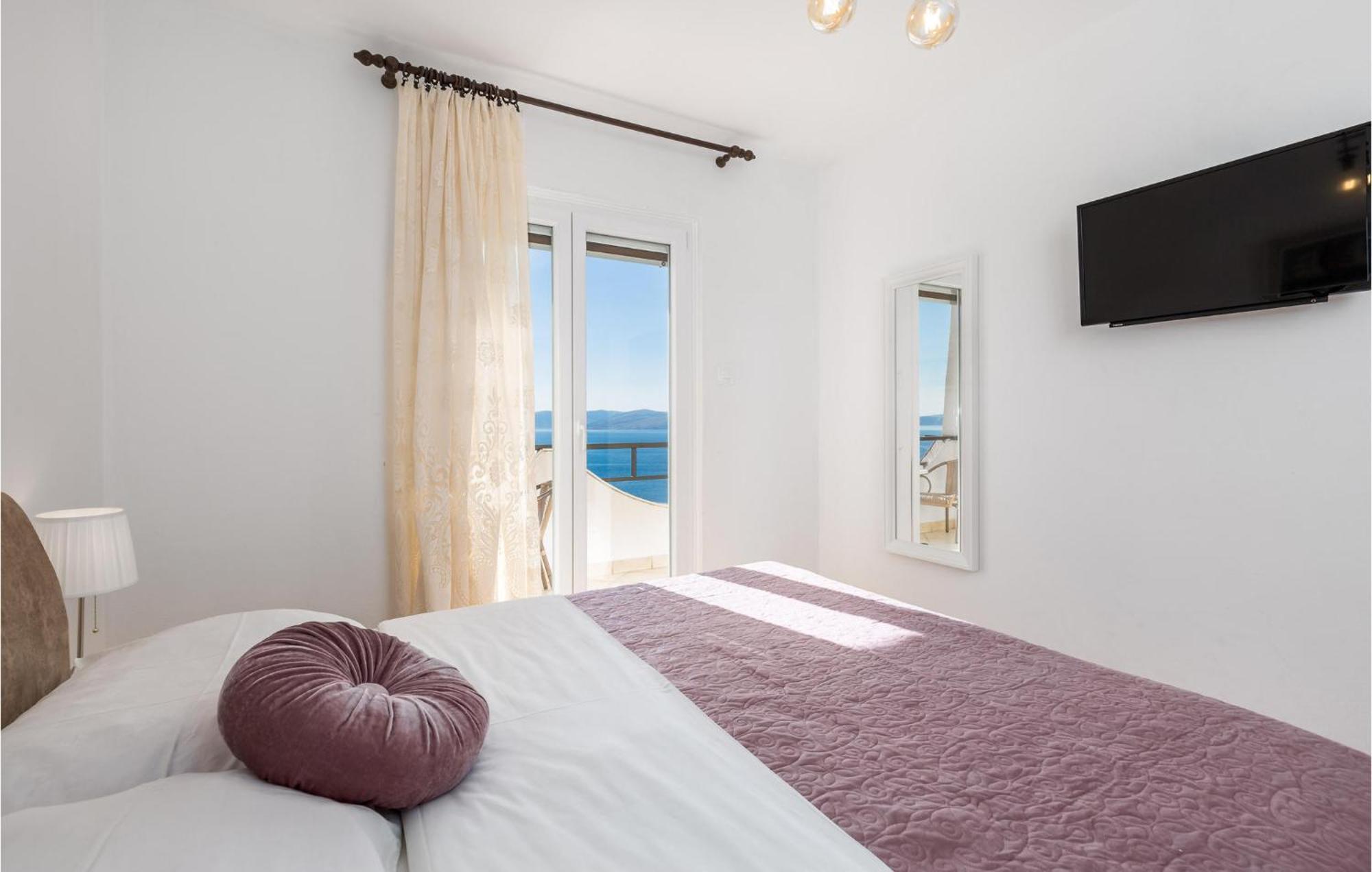 4 Bedroom Awesome Apartment In Sveti Juraj Esterno foto
