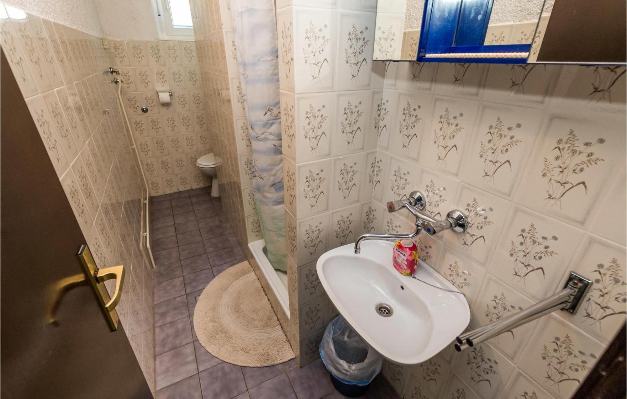 4 Bedroom Awesome Apartment In Sveti Juraj Esterno foto