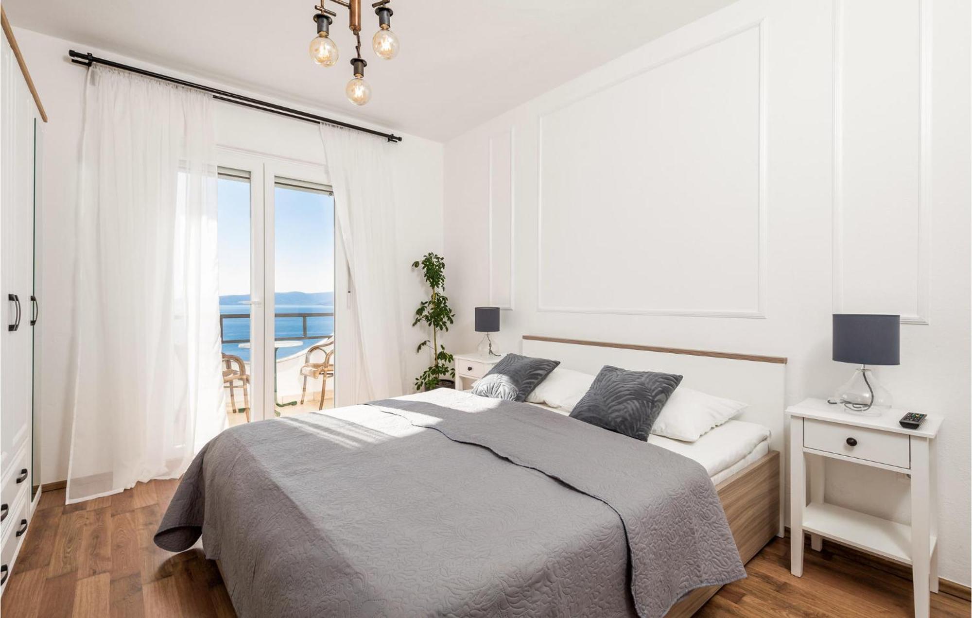 4 Bedroom Awesome Apartment In Sveti Juraj Esterno foto