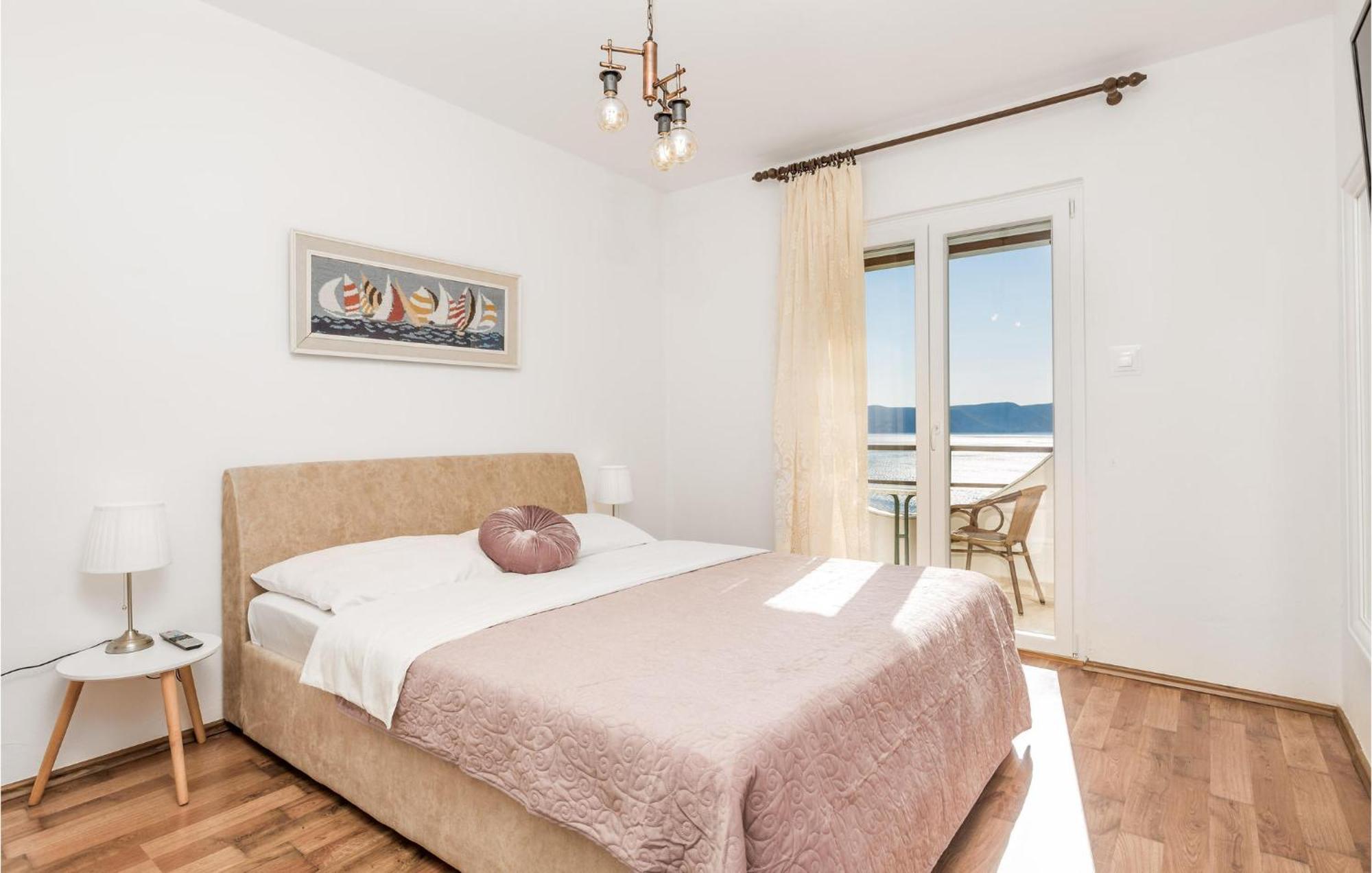 4 Bedroom Awesome Apartment In Sveti Juraj Esterno foto