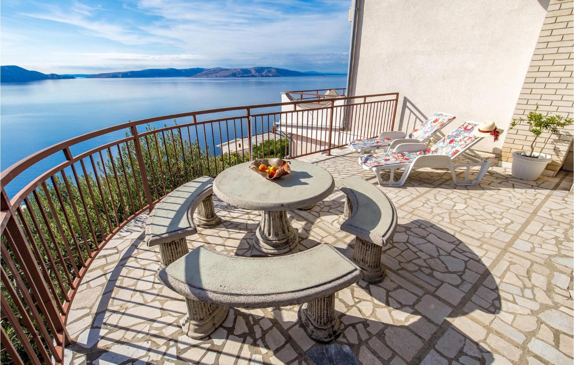 4 Bedroom Awesome Apartment In Sveti Juraj Esterno foto