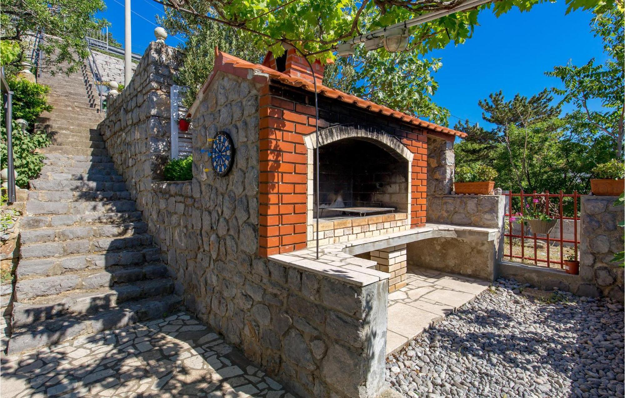 4 Bedroom Awesome Apartment In Sveti Juraj Esterno foto