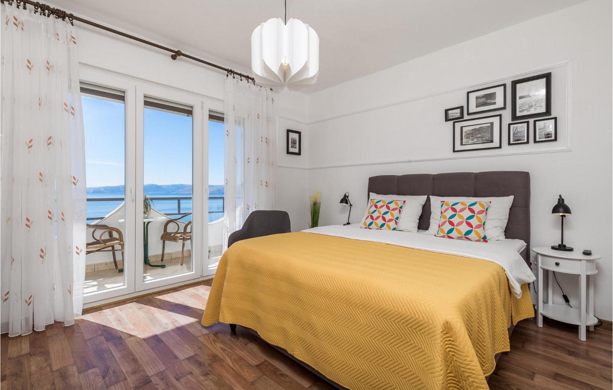 4 Bedroom Awesome Apartment In Sveti Juraj Esterno foto